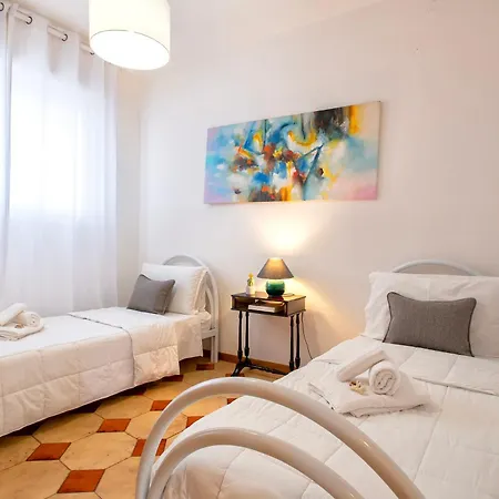 A Glance At The Sea Apartment